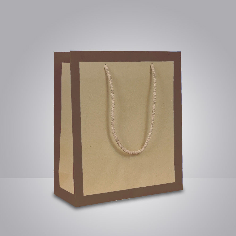 Braune Papiertasche mit Baumwollkordeln und braunem Rand