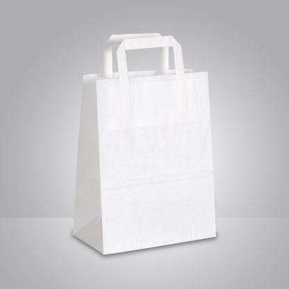 papiertasche in weiß mit flachen henkeln ohne Druck